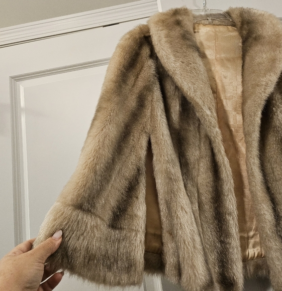 Vintage 80s Montgomery Wards faux fur over the shoulder crop poncho jacket coat - Picture 2 of 11